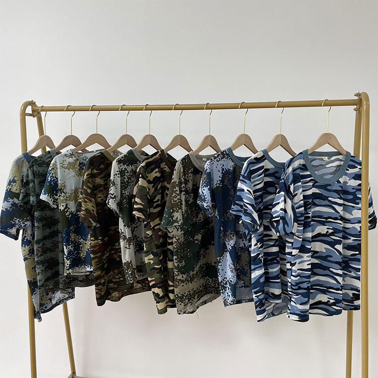 Camouflage T-Shirt သုံးတယ်။
